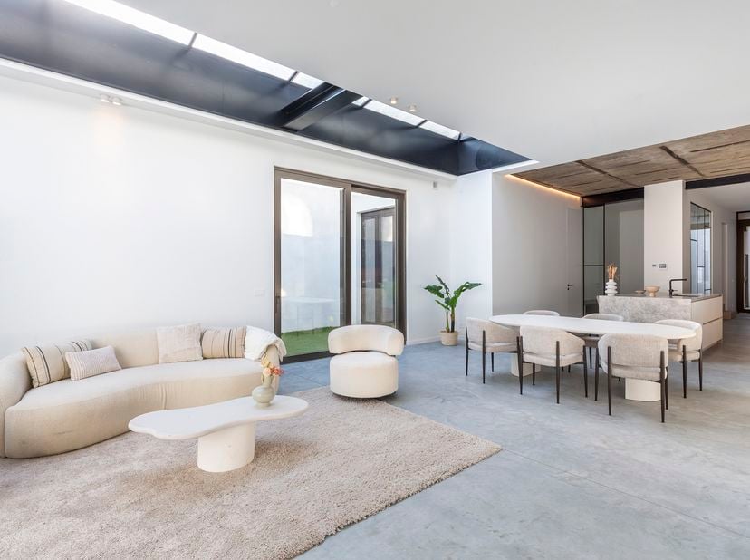 Loft très bien situé d'environ 219 m² dans la Begijnenstraat. Un emplacement idéal, entre le quartier Zuid et la Mechelseplein, tout aussi branché, av