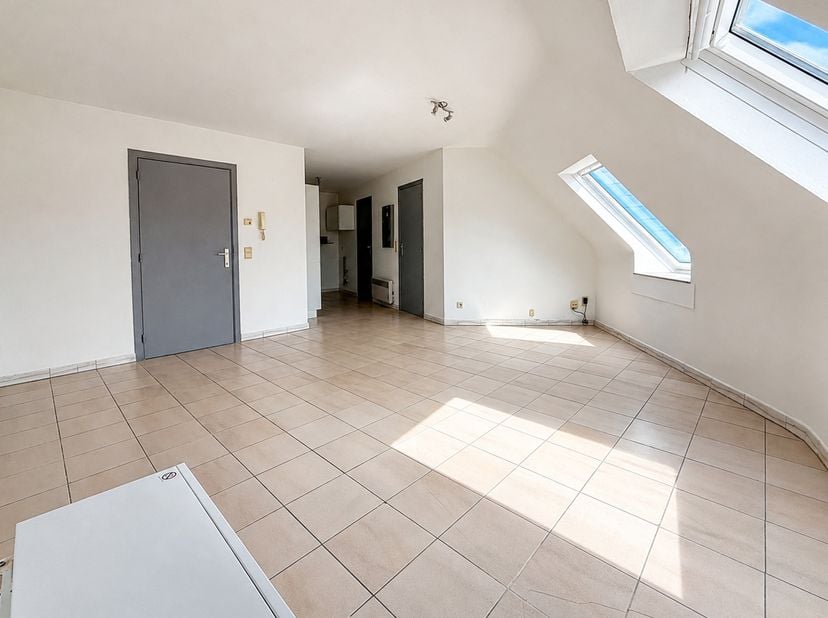 Appartement agréable et prêt à emménager, avec deux chambres, situé à proximité du centre de Renaix.<br />
Il s’agit d’un appartement&amp;nbsp; situé dans