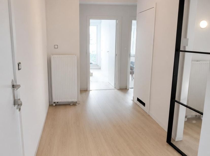 Ruim appartement met 3 slaapkamers <br />
<br />
<br />
Gerenoveerd in 2026<br />
Ligging:<br />
Dit appartement is gelegen binnen de grote ring van H