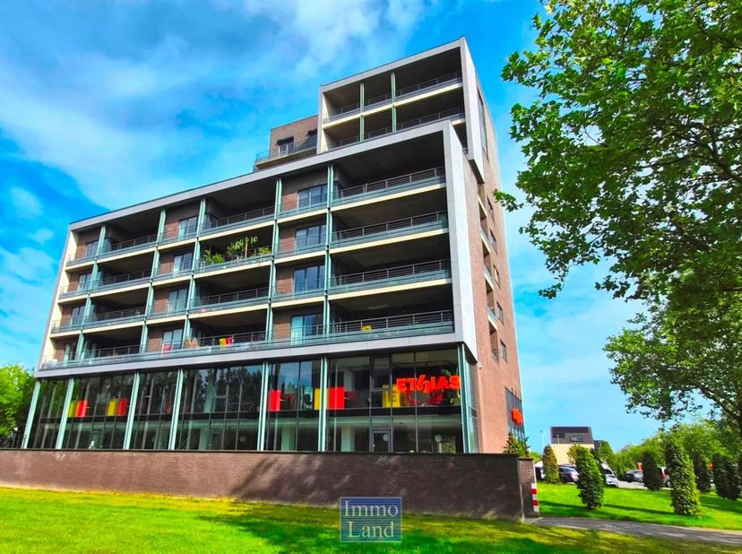Kramerslaan 15 / Boerenkrijgsingel - Hasselt<br />
Ruim en energiezuinig appartement van 140 m2 met een groot terras van 40m².<br />
- Het appartement