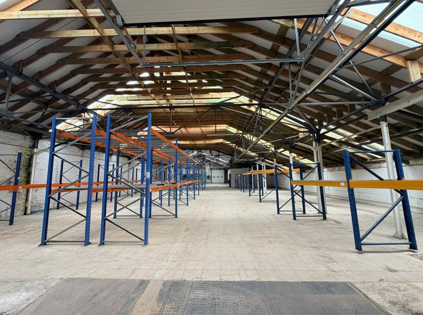 Bien professionnel à louer
                    à 3600 Genk