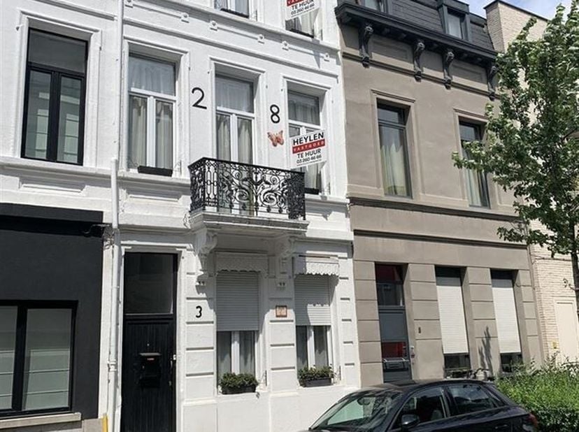 Gemeubeld 1 slaapkamer appartement op ideale locatie!<br />
Indeling: Woonkamer, terrasje, keuken, badkamer, slaapkamer<br />
Beschrijving: We betrede