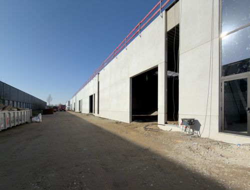                                         Bedrijfsgebouw te huur in Deinze, € 3.100
