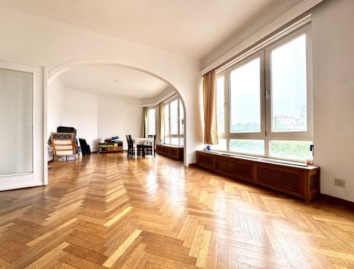                                         Appartement te huur in Elsene, € 1.400
