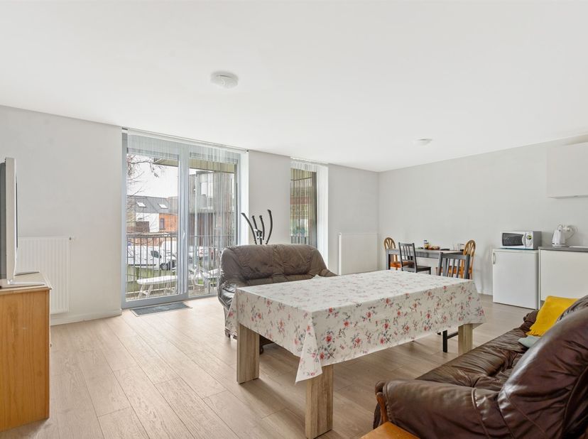 Het energiezuinig appartement is ideaal gelegen in een rustige, toch centrale wijk van Sint-Niklaas, met vlotte toegang tot het stadscentrum en de bel