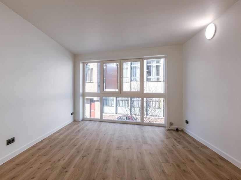 Een bezoekmoment aanvragen kan via onze website: https://vicusvastgoed.be/nl/te-huur .<br />
Ga naar het respectievelijke pand en klik op ‘bezoek aanv
