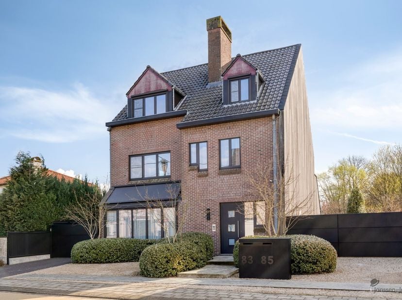 Tweewoonst te koop in Ham  ideaal voor kangoeroewonen of investering<br />
<br />
<br />
<br />
In het gezellige Ham bevindt zich deze veelzijdige t