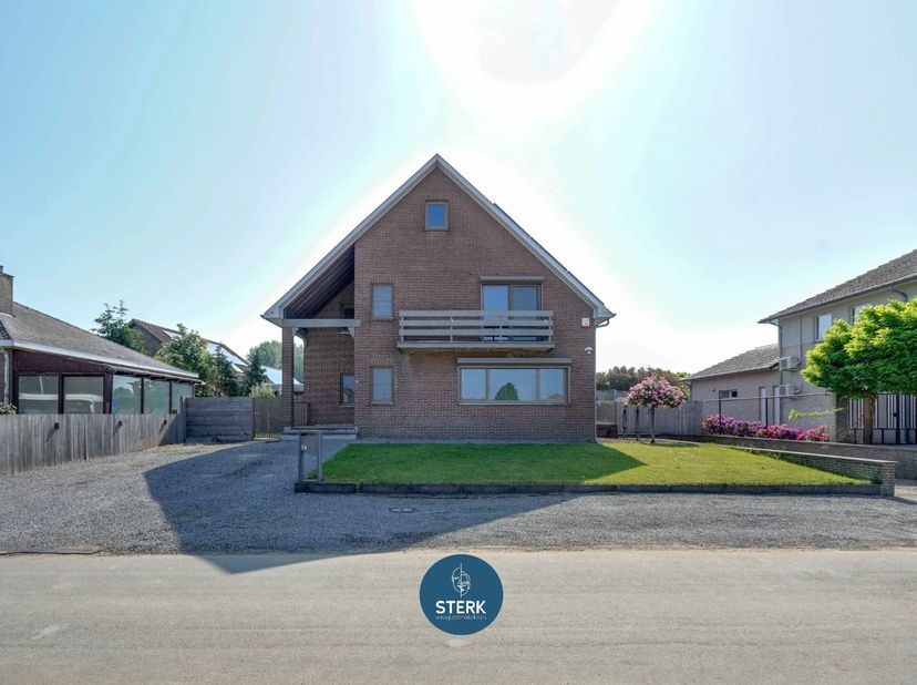 INSTAPKLARE WONING MET EPC LABEL B !<br />
<br />
We vinden deze open bebouwing met een bewoonbare oppervlakte van 179 m² terug op een perceel van 5a