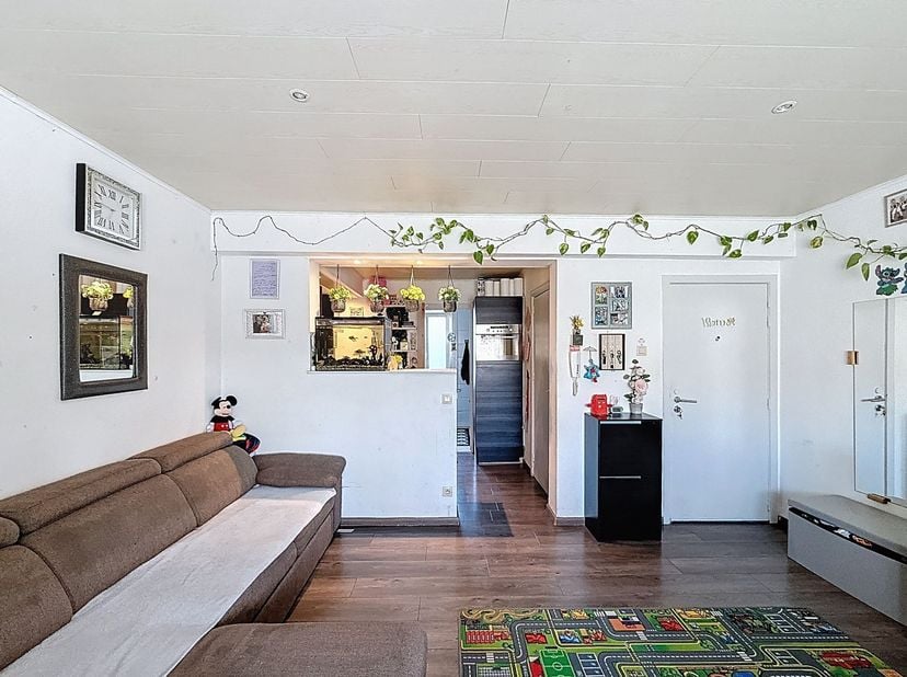 Duplexappartement nabij het centrum van Roeselare<br />
<br />
Dit verzorgd duplexappartement biedt een ideale combinatie van ruimte, comfort en een