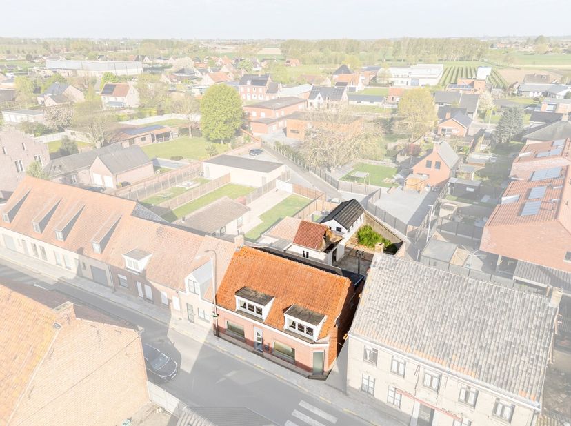 [[ CE BIEN PARTICIPE À LA JOURNÉE MAISONS OUVERTES ERA LE 13/6 DE 11:00 À 12:00 ]] À vendre : maison semi-ouverte pleine de caractère, située Wakkenst