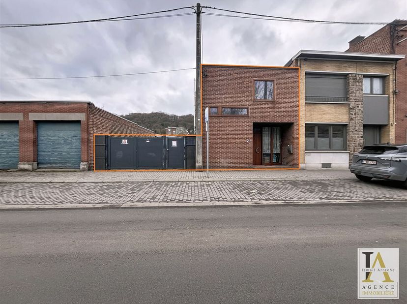 Située dans le centre de Angleur, cette maison est à proximité de toutes les commodités telles que les transports en communs (bus et gare), les écoles