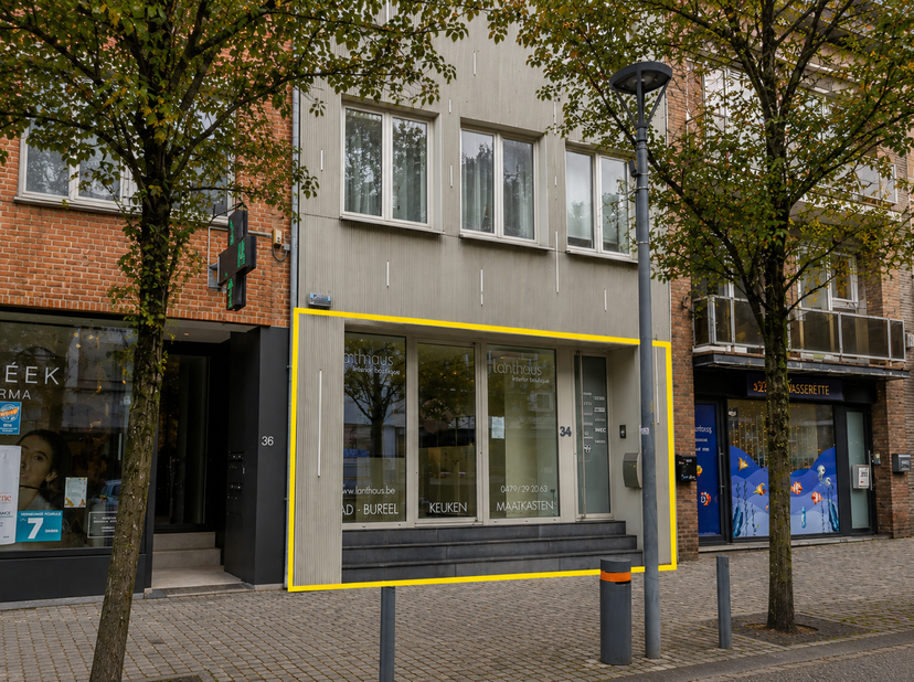 Surface commerciale située dans le centre d’Overijse, à proximité des transports en commun, des commerces de proximité, des écoles, des parcs et du Ri