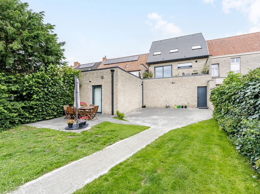 EPC Handelspand: Unieke code: 20260224-0003810386-KNR-1, label B<br />
<br />
In het centrum van Kortemark bevindt zich dit uitstekend onderhouden eig