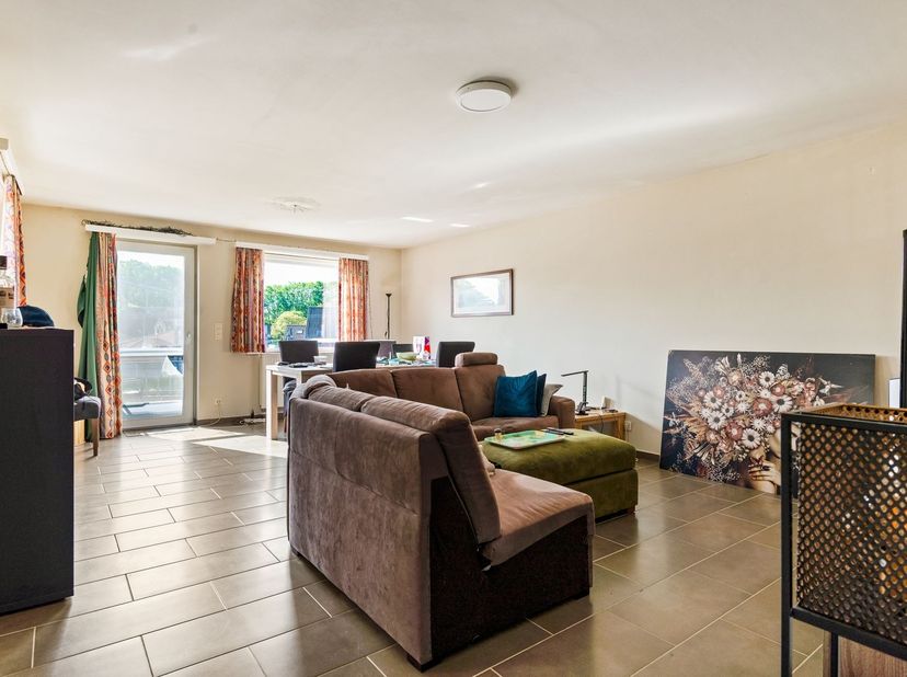 Appartement met 3 slpks met terras en staanplaats!<br />
<br />
Dit instapklaar appartement is gelegen op een boogscheut van centrum Lier en heeft e