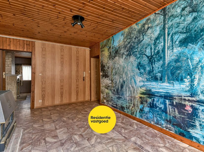 Dit appartement in Oostende op de eerste verdieping heeft één slaapkamer, ruime living opgedeeld in twee ruimtes, keuken en badkamer. Elke ruimte is v