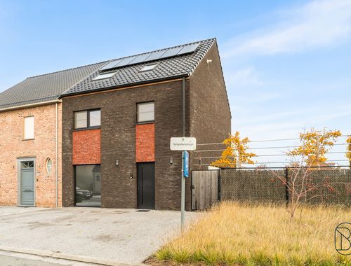                                         Maison à vendre à Oostrozebeke, € 485.000
