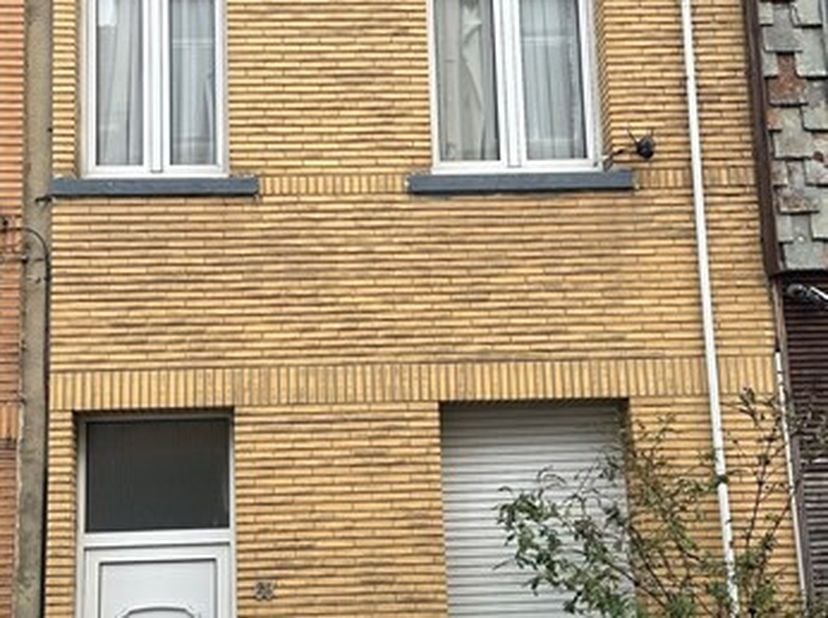 Bienvenue dans cette charmante maison située au coeur d'Anvers. Avec une surface habitable de 100m², cette maison offre tout le confort nécessaire à u