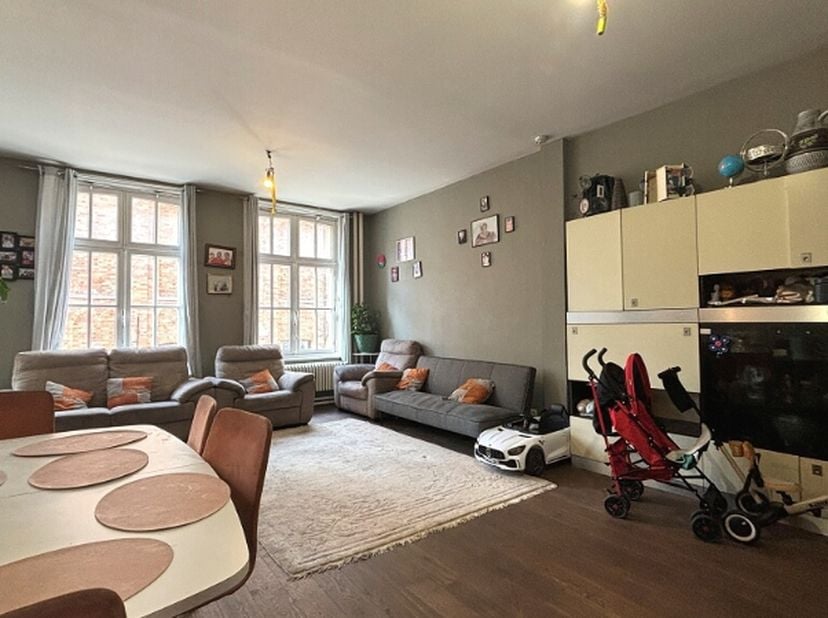 Ruim en lichtrijk 2-slaapkamerappartement op een uitstekende ligging in het centrum van Brugge, vlakbij diverse winkels, horecazaken, openbaar vervoer