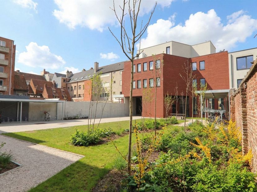 STUDENTENKAMER OP MAAT VAN JOUW STUDENTENLEVEN<br />
<br />
Op het bruisende Sint-Amandsplein te Kortrijk treffen wij residentie Amand 47 aan. In de