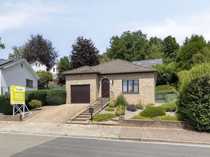 Immo Pické biedt U deze uiterst gunstig en residentieel gelegen gelijkvloersvilla aan gelegen in de nabijheid van alle faciliteiten. Deze woning besch