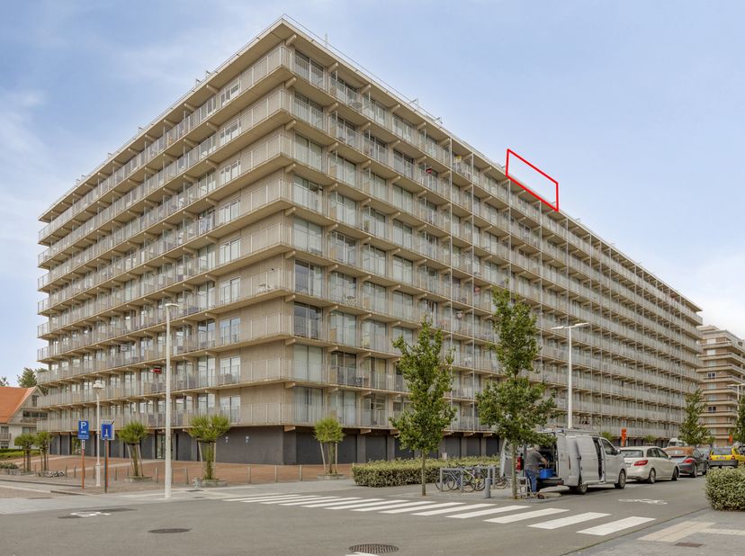Dit penthouse is gelegen in het centrum van Nieuwpoort bad op enkele passen van de zee. Op de 10de verdieping van een propere residentie is er aan moo