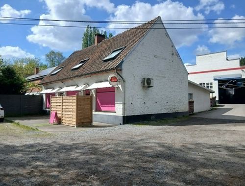                                         Gemengd gebruik te koop in Tertre, € 300.000
