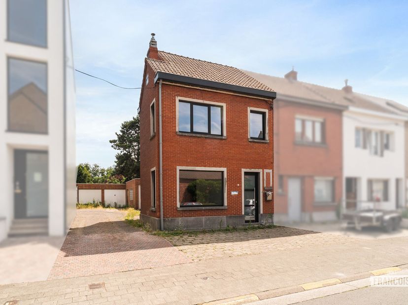 IMMO FRANCOIS MEETJESLAND PRESENTEERT LEEGSTRAAT 52!<br />
WIJ VERWIJZEN U VOOR ALLE INFO &amp; DOCUMENTEN GRAAG DOOR NAAR ONZE WEBSITE: IMMOFRANCOIS.BE.<