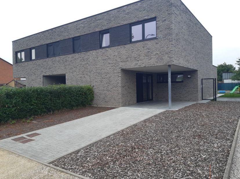 Huis te huur in Steenweg 190 - B,
                    9810 Nazareth