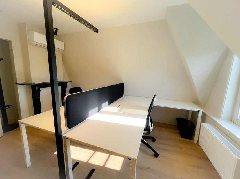 Bien professionnel à louer
                    à 8000 Brugge