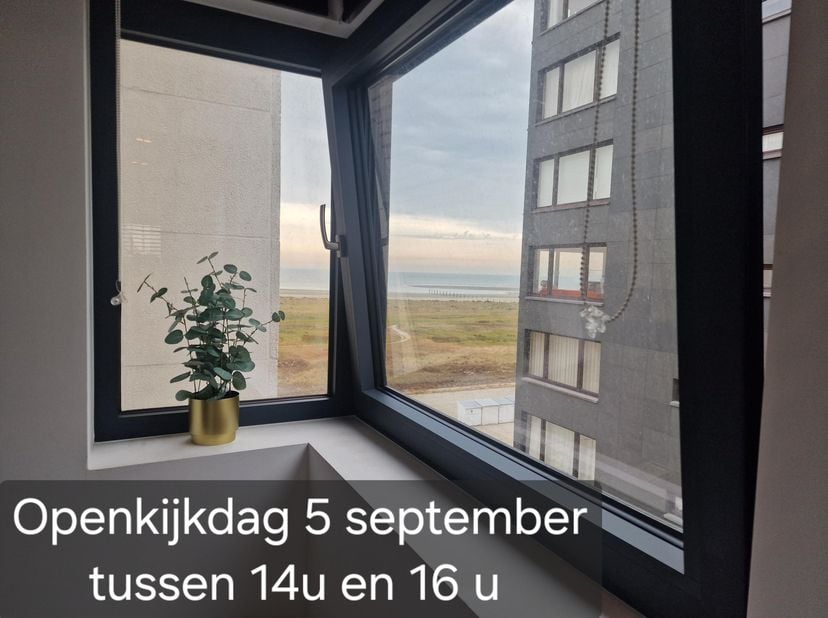 Prachtig 2 slaapkamers hoekappartement op de 5de verdieping met zijdelings zeezicht en 1 appartement per etage lift toegankelijk. <br />
<br />
Oost-z