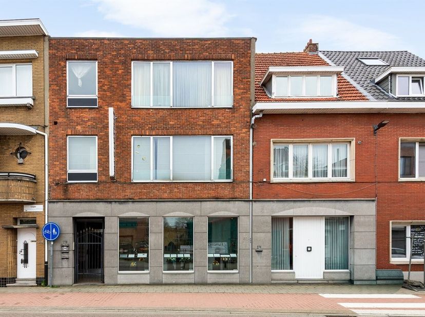 Building met handelspand, 2 appartementen en woning te Lier <br />
Deze opbrengsteigendom bestaat uit twee afzonderlijke gebouwen die samen kadastraal