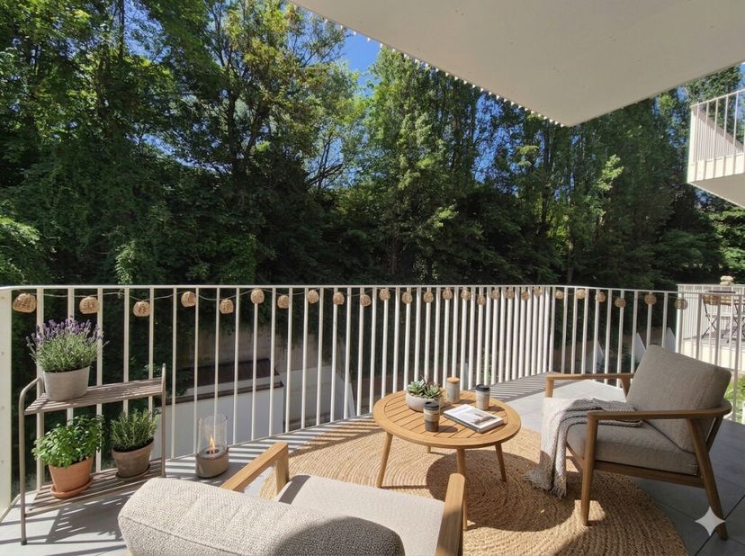 Nous vous proposons en exclusivité ce magnifique appartement neuf, dans un immeuble de haut standing, idéalement situé à proximité du Shopping center