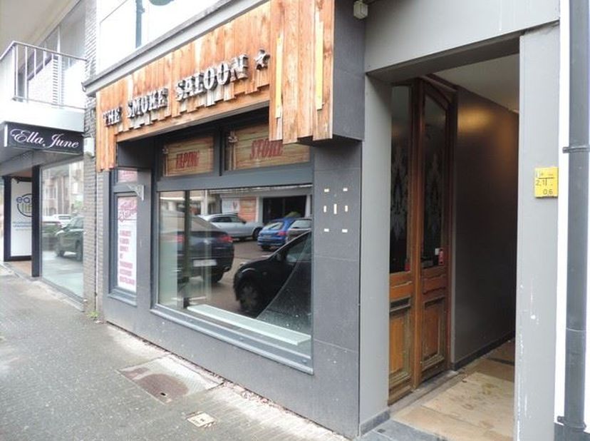 Dit gunstig gelegen handelspand is gelegen in het centrum van Beringen en beschikt over een totale oppervlakte van 115m². Het pand werd volledig geren