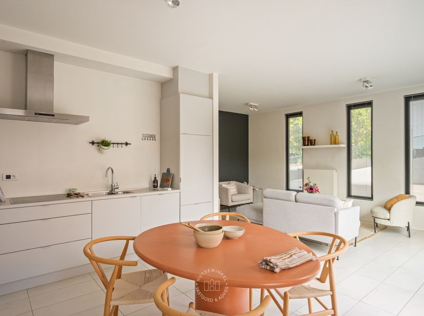 Dit instapklare stadappartement van 89,4 m² is gelegen in de Muinkpark buurt kijkende naar de Muinkschelde. Met zijn ligging op wandelafstand van het