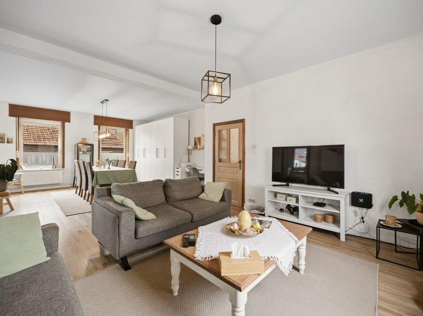 Deze droomwoning is ruimte en comfort. De woning is instapklaar en beschikt over 3 slaapkamers, wat ideaal is voor een gezin. Daarnaast is er een ruim