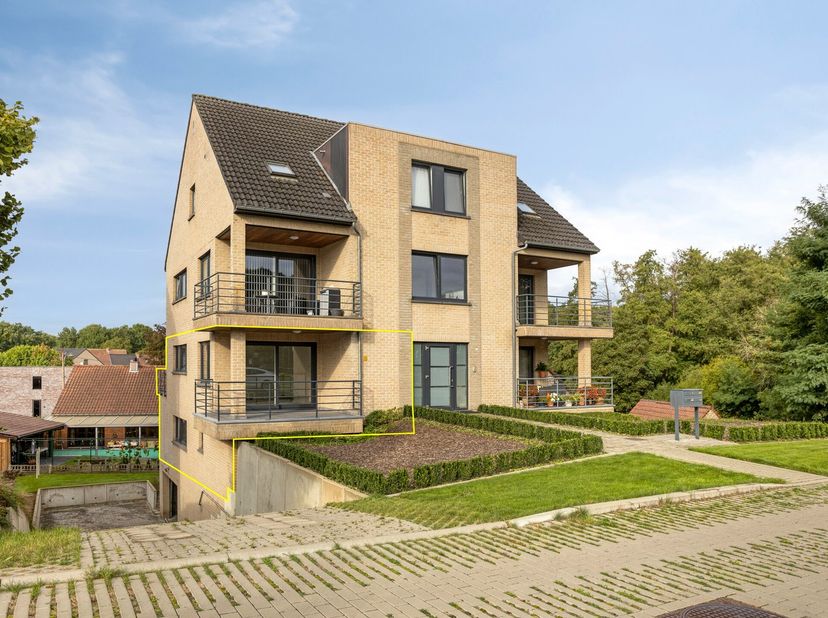 Appartement te koop in Evence Coppéelaan 57 bus 1,
                    3600 Genk