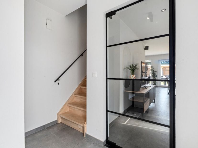 kom in deze prachtige woonst gelegen aan de Kattenhoek 7 in Zelzate, waar modern wooncomfort, energiezuinigheid en een rustige ligging perfect samenko