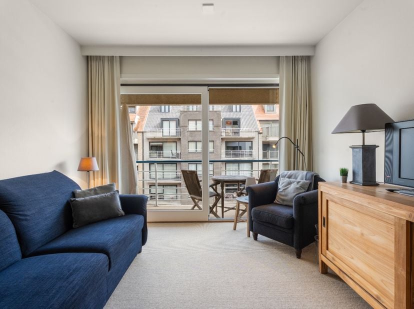 Studio meublé situé en plein centre, dans la rue commerçante de Nieuport-Bain, à proximité de la place Saint-Bernard, de la digue et de la plage.<br /