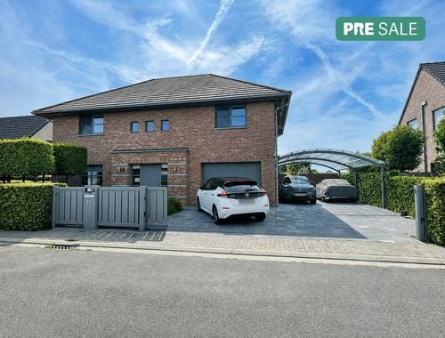                                         Villa te koop in Moerzeke, € 699.000
