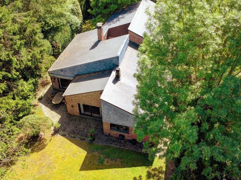 [[ CE BIEN PARTICIPE À LA JOURNÉE MAISONS OUVERTES ERA LE 13/6 DE 11:00 À 12:00 ]]À vendre : spacieuse villa quatre façades située dans la Teniersdree