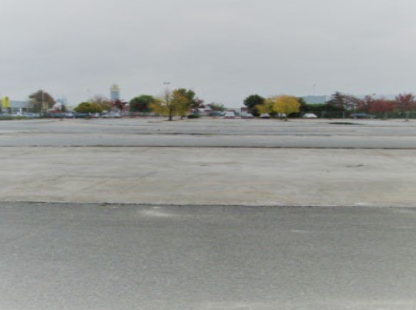 Verhard terrein beschikbaar voor parking of opslag, gelegen langs de A12/Boomsesteenweg in Wilrijk. Deze locatie is uitstekend bereikbaar, op slechts