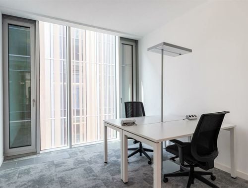                                         Bureaux à louer à Jambes, € 609
