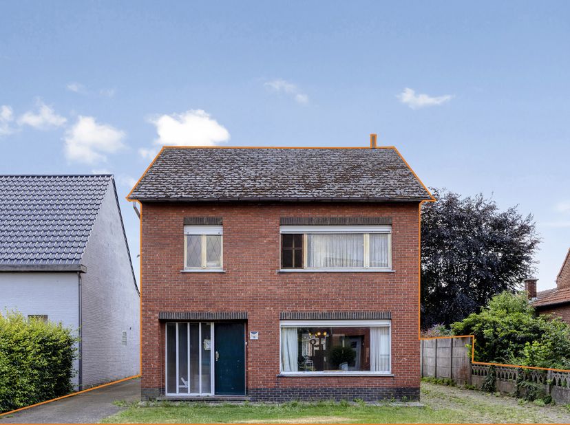 Te renoveren woning vlakbij het centrum van Dessel!<br />
<br />
Belangrijke troeven:<br />
<br />
*mooi perceel van 7 are 50 ca<br />
*gelegen nabij