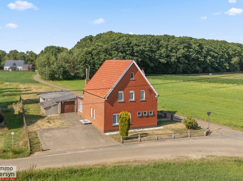 Welkom aan de Dennenweg 11 in Tielt-Winge!<br />
Ben je op zoek naar een open bebouwing met een fantastische ligging en een prachtig, rustgevend uitzi