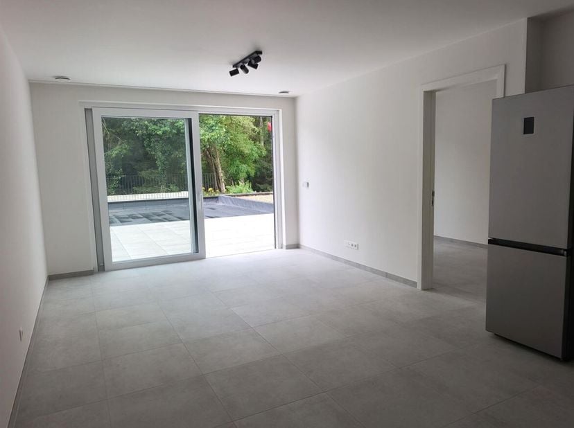 Instapklaar nieuwbouwappartement met 2 slaapkamers en ruim terras in Genk<br />
Ligging<br />
Dit instapklare nieuwbouwappartement is gelegen aan de S