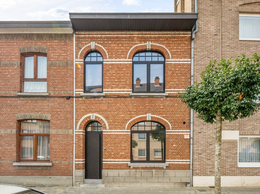rmante stadswoning in Hasselt, vlakbij de Katarinawijk en het stadscentrum. Voor meer informatie ga naar https://www.era.be/nl/te-koop/hasselt/huis/st