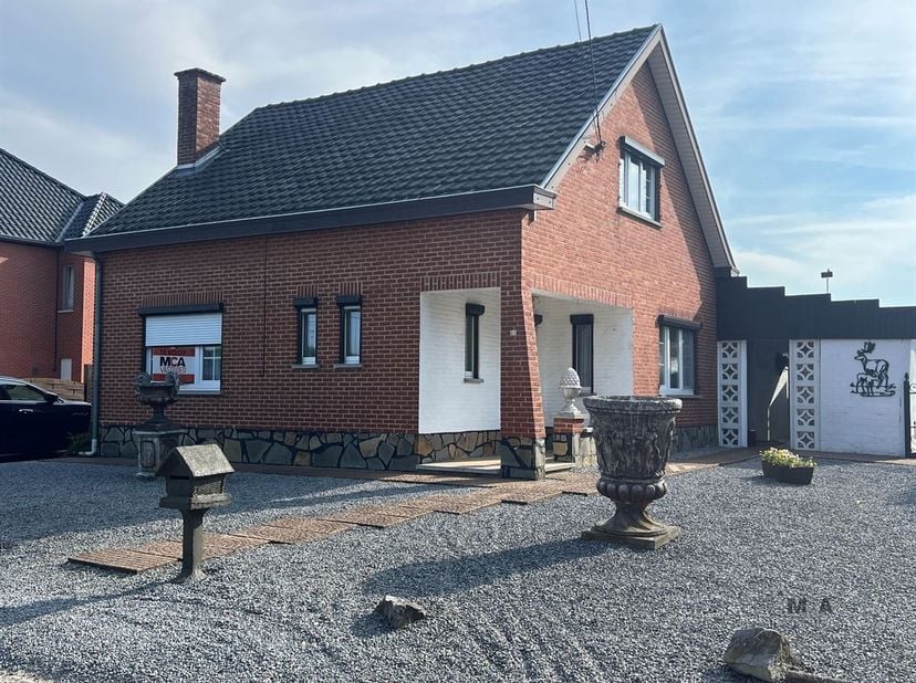 Te renoveren woning met open landelijk zicht-renovatieplicht