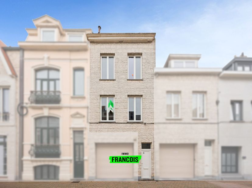 Dans la Vrijheidsstraat, à proximité du port de plaisance et du centre de Blankenberge, nous trouvons cet appartement à rénover. Cette propriété se si