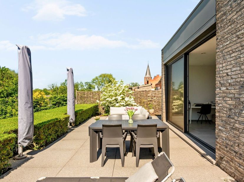 Op zoek naar een ruime, instapklare woning waar comfort, privacy en een uitstekende ligging samenkomen? Deze energiezuinige gezinswoning in het gelief