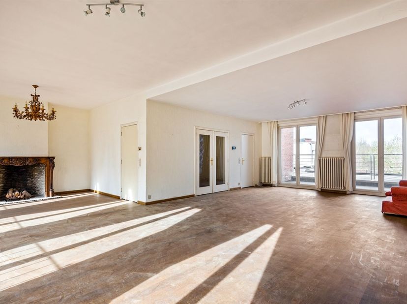 Journée portes ouvertes le samedi 14 mars de 12h30 à 13h30<br />
Envie d'espace, de lumière et de charme ? Cet appartement duplex exceptionnellement